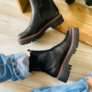 NEW Caslon Miller Water Resistant Black Chelsea Boot in Size 7
